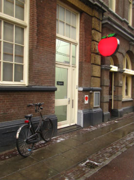 По стапките на амстердамското јаболко